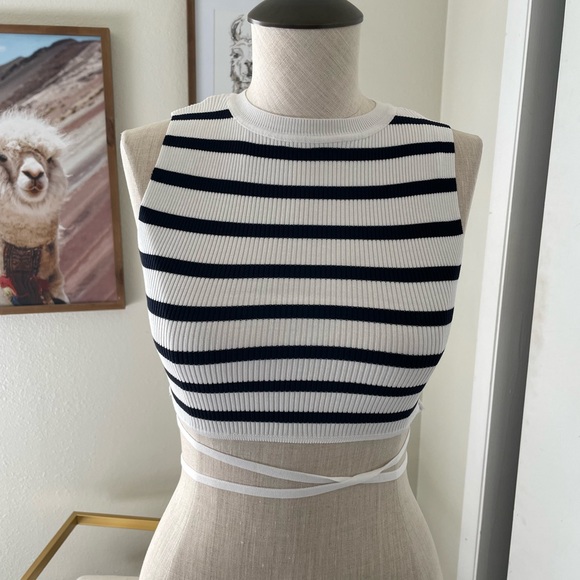 Striped black and white crop top. - Picture 2 of 3